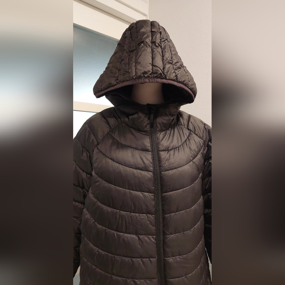 Sleek Black Hooded Puffer Jacket - Picture 4 of 7